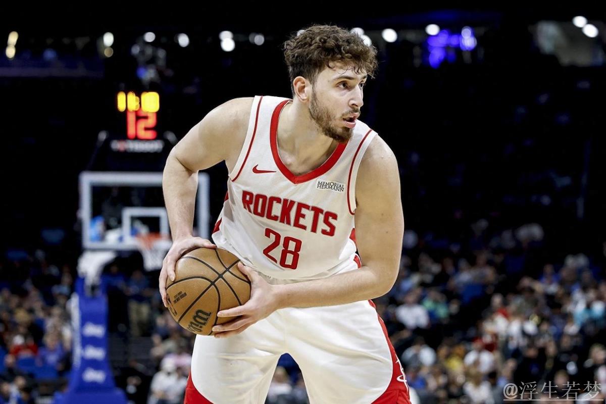 范弗里特突袭受阻 申京篮下强打得手 范弗里特突袭受阻 申京篮下强打得手